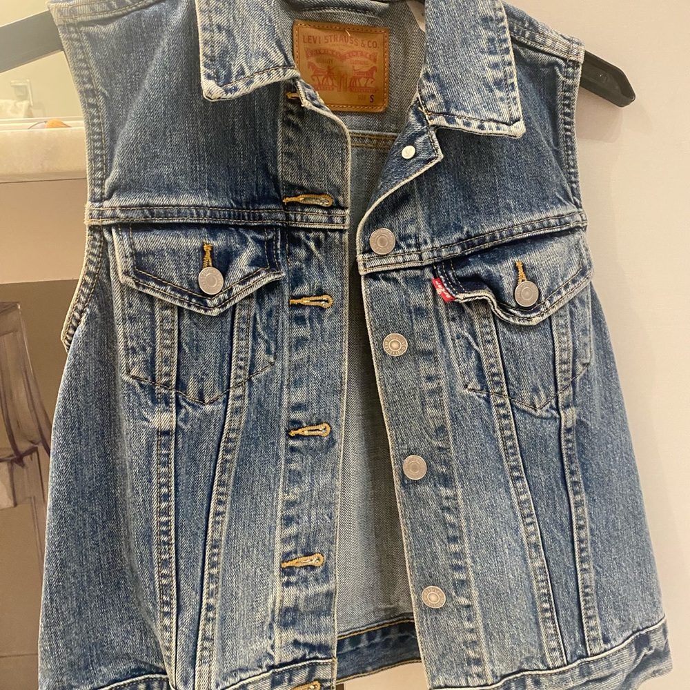Levi Vest